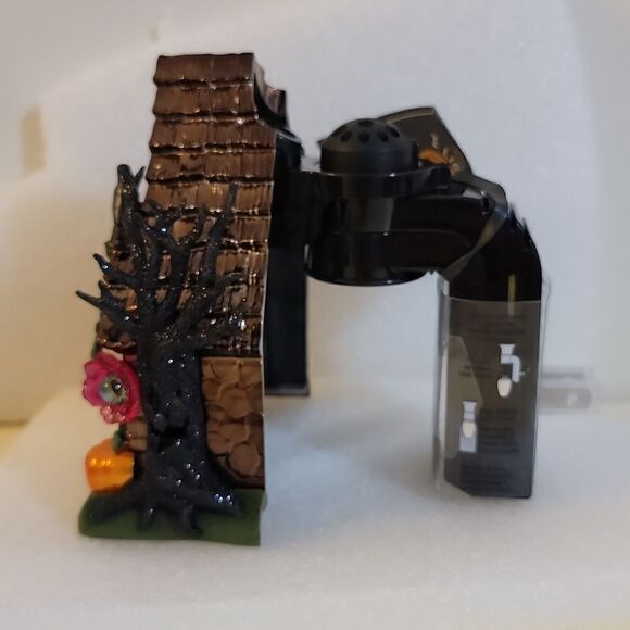 Bath & Body Works Halloween Witches Cottage Haunted House Wallflower Plug In New - Picture 9 of 10